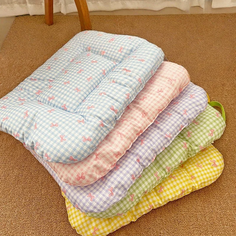 Lattice-Bow Reversible Pet Cushion